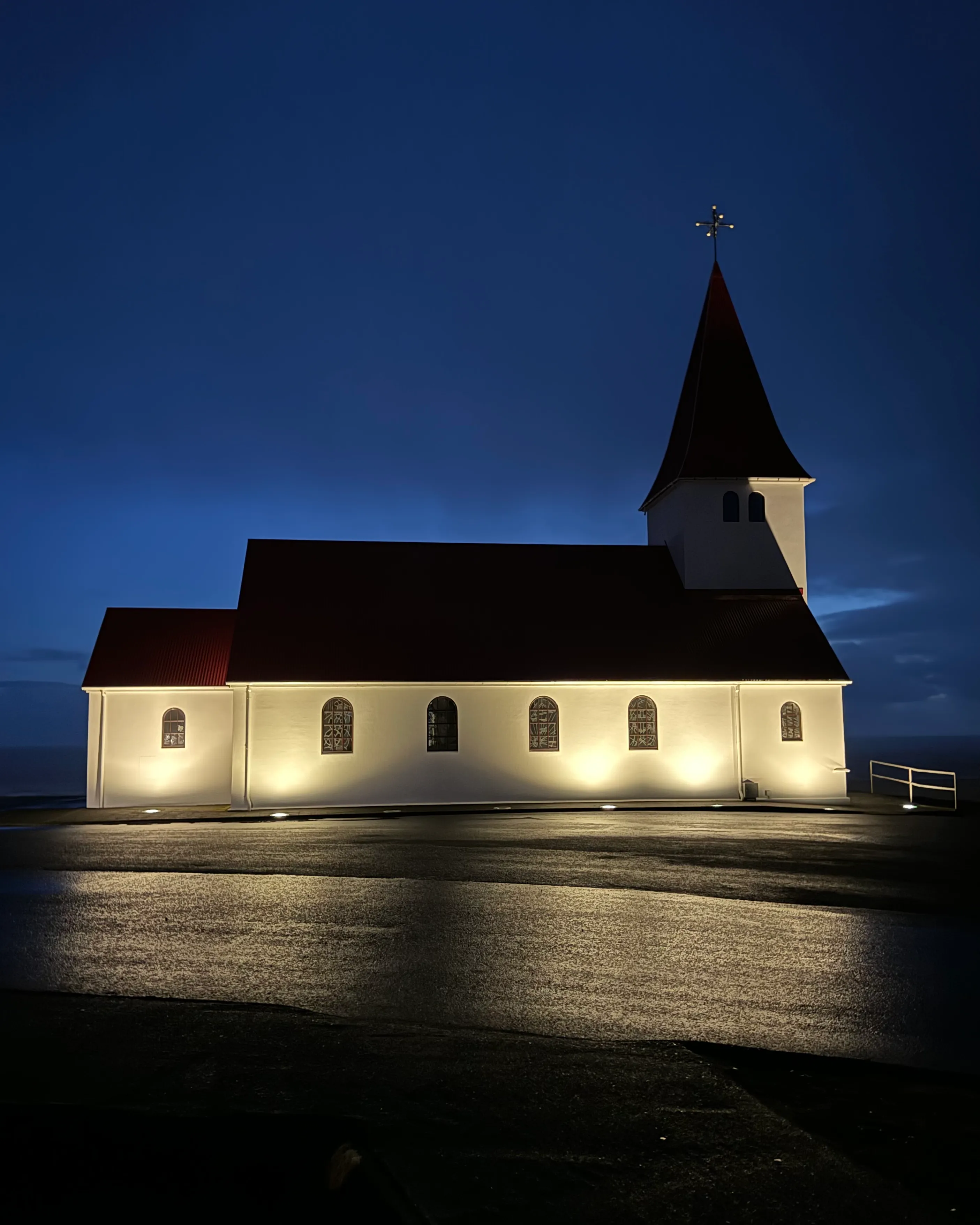 The church in Vík is lit up at night